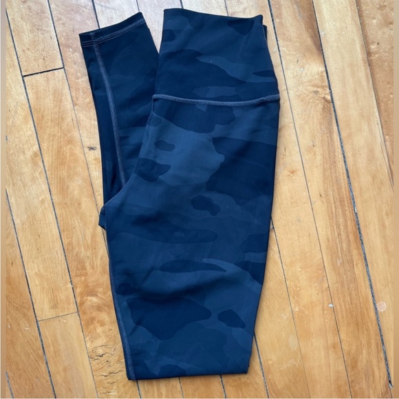 ALO Yoga High-waist Hunter Green Camo Vapor Leggings - Picture 3 of 9